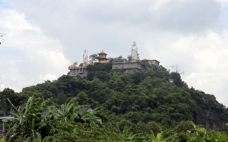 Khám phá ngôi chùa linh thiêng trên núi Châu Thới Bình Dương Khám phá ngôi chùa linh thiêng trên núi Châu Thới Bình Dương