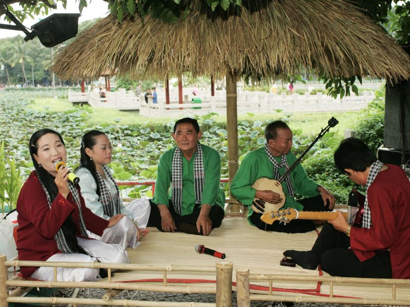 Nghe đờn ca tài tử 