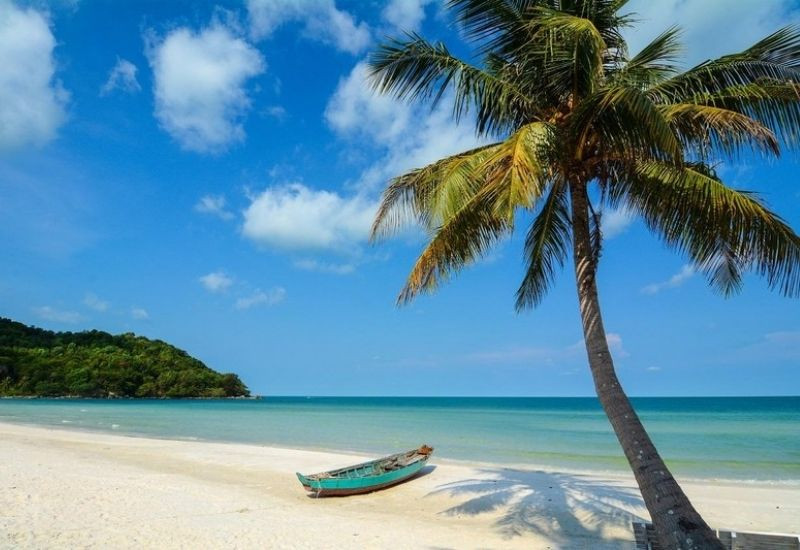 Bãi Sao nổi tiếng với bờ cát trắng mịn và làn nước xanh ngọc trong vắt Bãi Sao nổi tiếng với bờ cát trắng mịn và làn nước xanh ngọc trong vắt