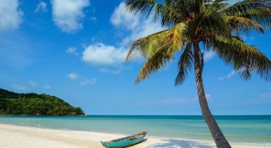 Bãi Sao nổi tiếng với bờ cát trắng mịn và làn nước xanh ngọc trong vắt
