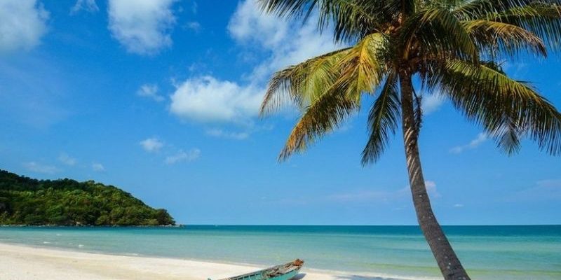 Bãi Sao nổi tiếng với bờ cát trắng mịn và làn nước xanh ngọc trong vắt